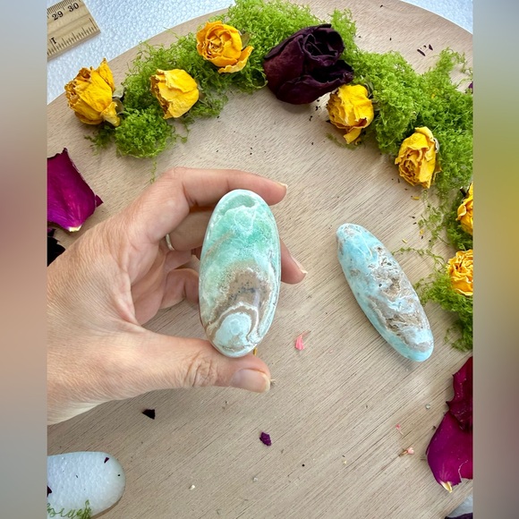 Blue Caribbean Calcite (one) - Picture 2 of 6